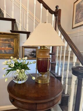 Vintage Mid Century Ceramic Brass Accent Table Lamp in Red and Tan by